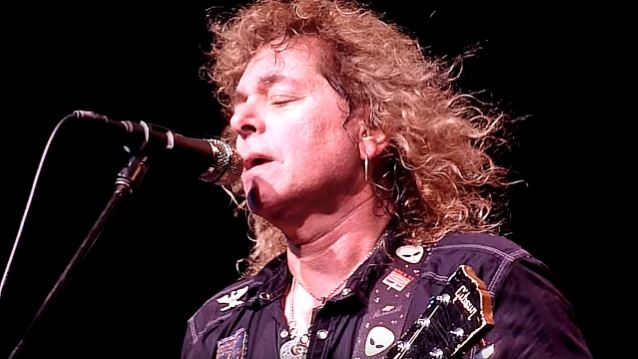 DAVE MENIKETTI INVITA IL MONDO A VIVERE IL NATALE A GUBBIO