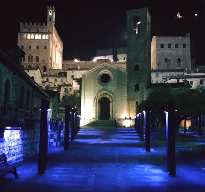 “Giornata mondiale della consapevolezza dell'autismo”, il quartiere di San Giuliano partecipa colorando la piazza di blu