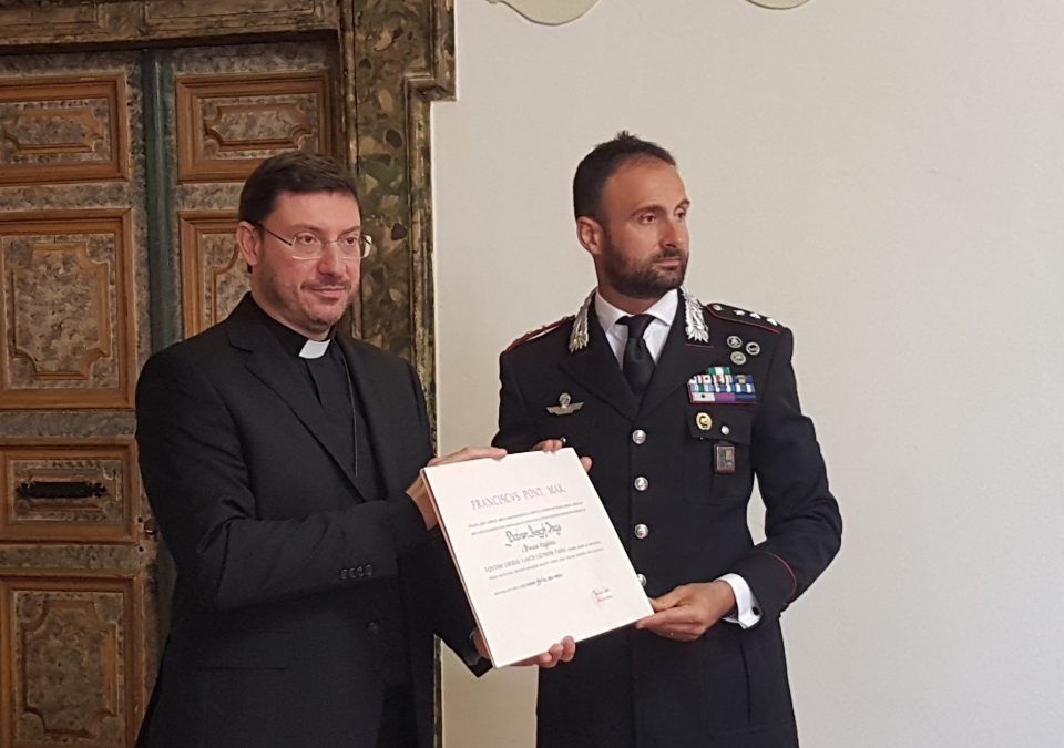 Riconoscimenti dal Vaticano per il capitano dei carabinieri Zago e per don Mauro Salciarini