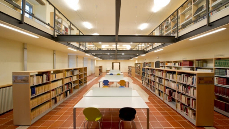 In Biblioteca si naviga veloce: arriva la wifi libera e senza tempo