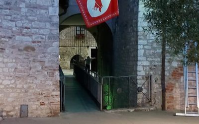 Anteprima del Progetto Imbandieramento Medievale: piazza San Giovanni si colora a festa
