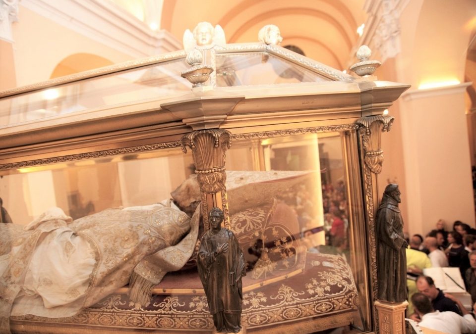 Festa della Traslazione: in preghiera intorno all'urna di sant'Ubaldo