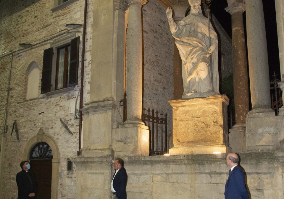 Foto accensione nuova illuminazione della Statua
