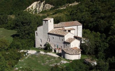 La IX edizione de “La Montagna Unisce- I Templari del Monte Cucco”, dedicata quest’anno al Sommo Poeta dal titolo “Dante i Templari“.
